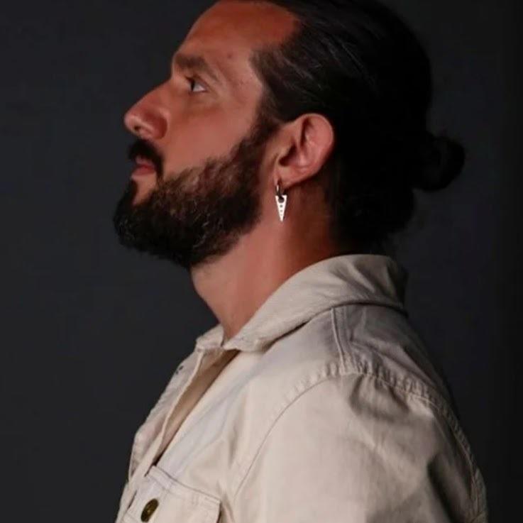 Deva Avesh - O Tantra transformou, e continua transformando a minha vida desde 2016. Minha missão aqui é capilarizar essa energia.